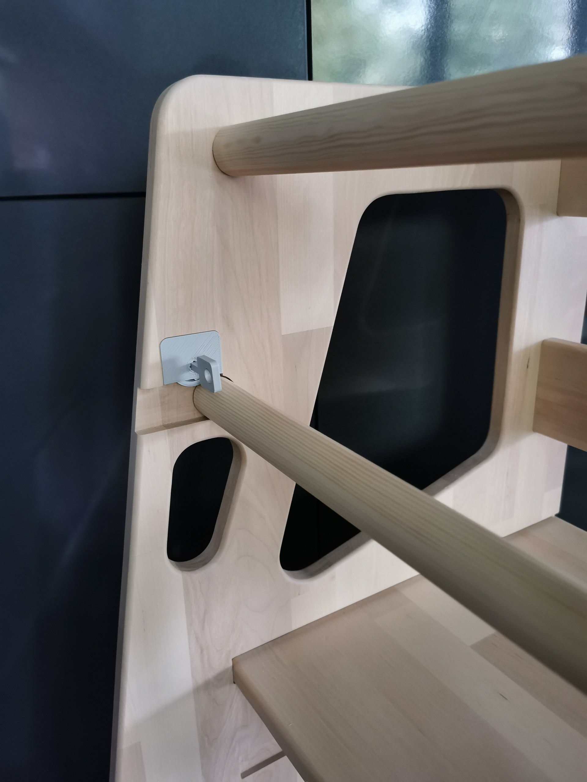 Tour d'observation Montessori Safety+ - Bouleau artisanal avec barrière verrouillable – Image 6